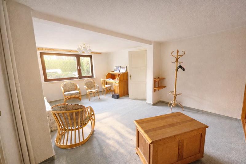 Einfamilienhaus + Einliegerwohnung + 2 Garagen + Nebengebäude! - Zweifamilienhaus Hamburg Jenfeld | Angebot:26296606