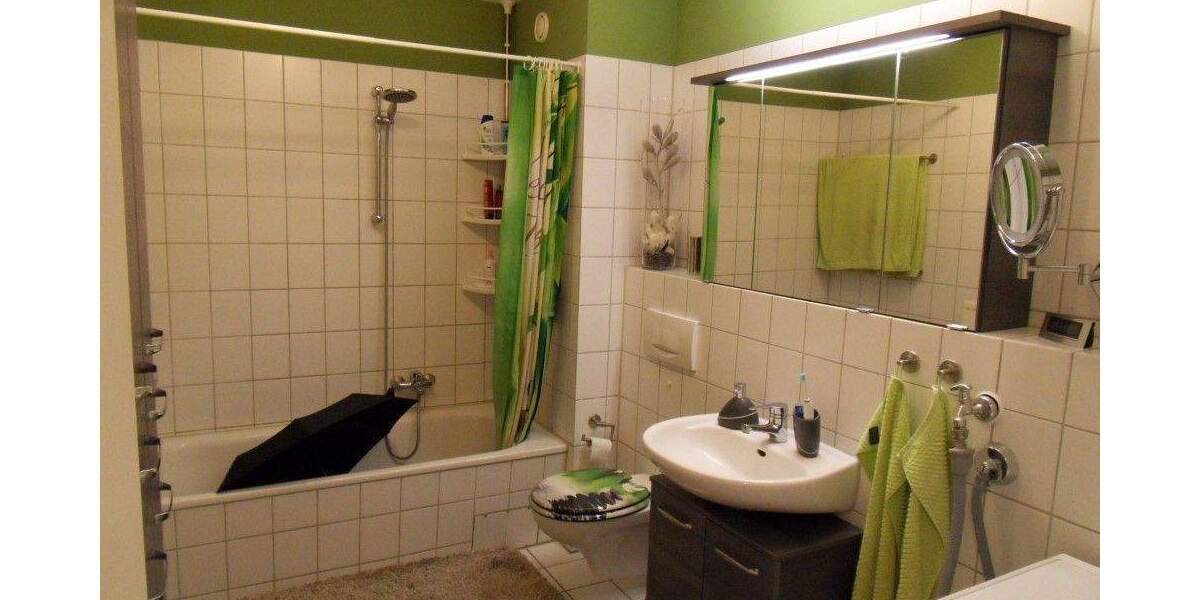 Große 1 22-Zimmer-Wohnung mit Balkon, Einbauküche und Vollbad! 3 zimmer