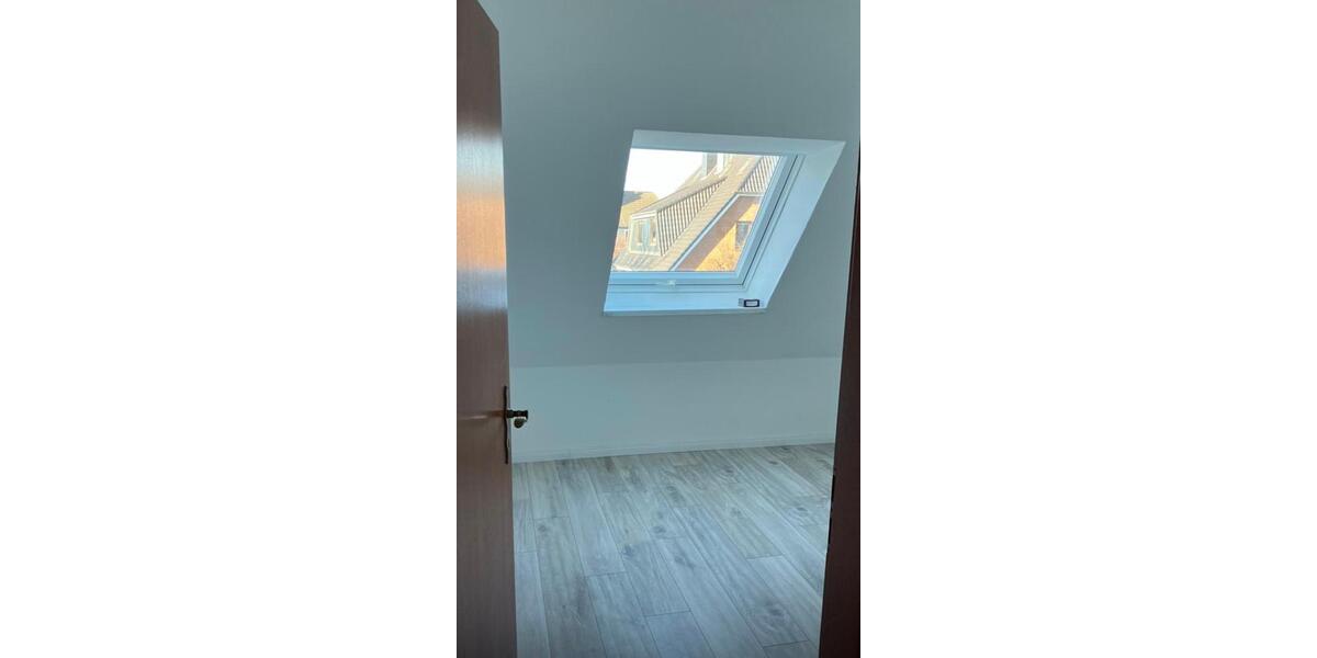 Doppelhaushälfte Pinneberg - 9 Zimmer, 132 m&sup2;, 1.750&euro; | Angebot:25538749