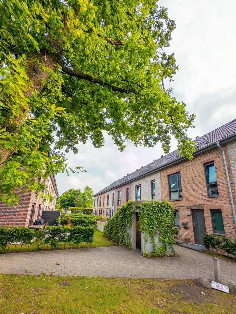 Haus zum Kaufen in Norderstedt 890.000 € 161.8 m²