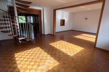 charmante 3 - Zimmer - Maisonettwohnung in zentraler Lage zimmer