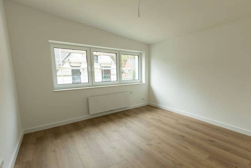 Helle Doppelhaushälfte in Hamburg-Rissen – Erstbezug nach Sanierung mit Garten & Terrasse