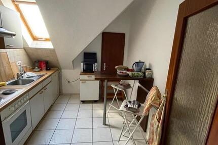 2-Zimmer-Dachgeschosswohnung mit EBK in WL-Borstel, hell zimmer