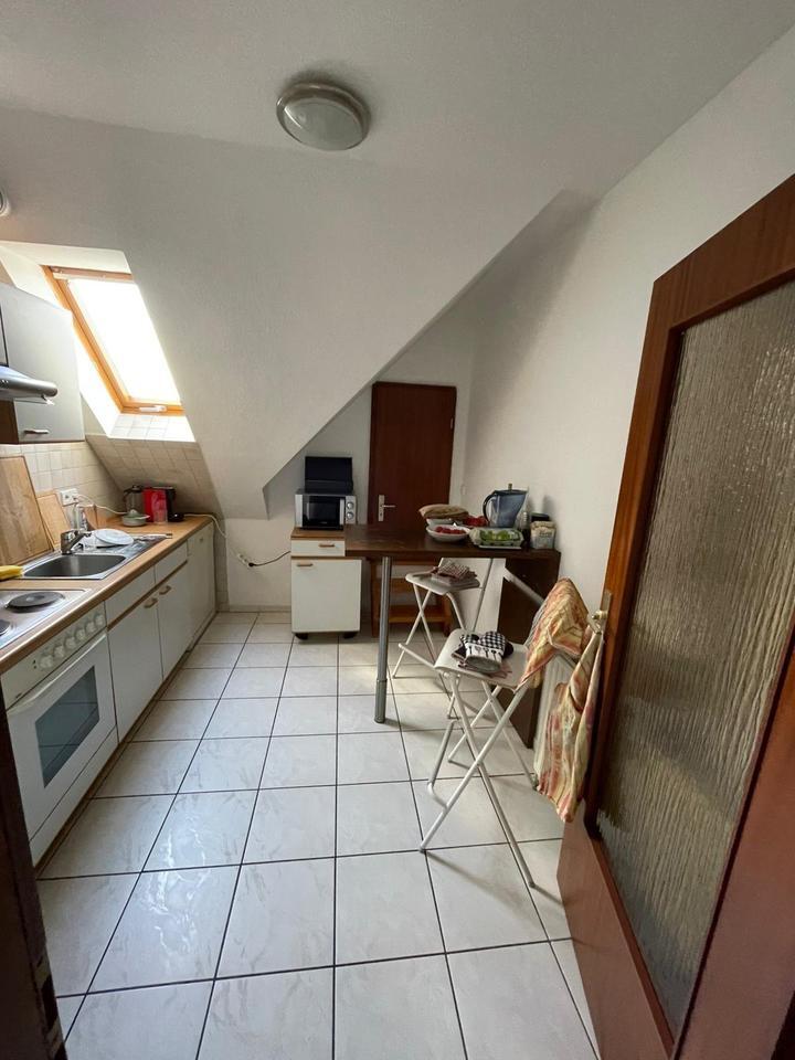 2-Zimmer-Dachgeschosswohnung mit EBK in WL-Borstel, hell zimmer