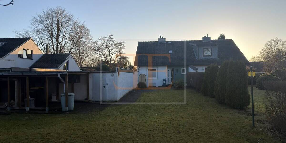 Klassische DHH mit Vollkeller und Garage in ruhiger Sackgassenlage von Ahrensburg - Doppelhaushälfte Ahrensburg | Angebot:26121169