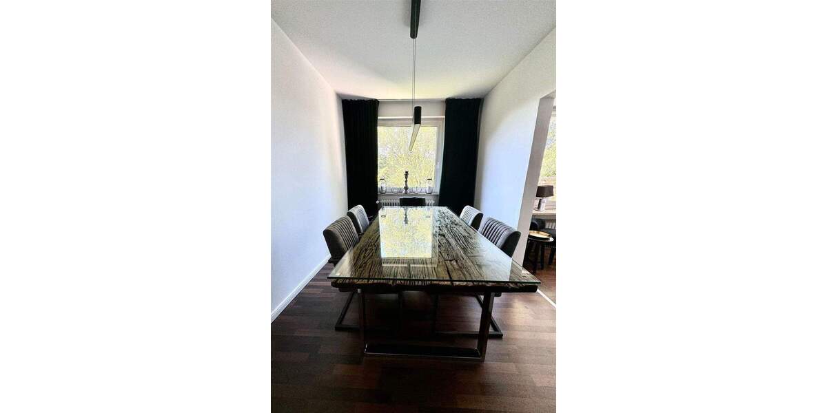 Möblierte Traumwohnung mit Balkon in Endetage in absolut ruhiger und sonniger Lage. 3 zimmer