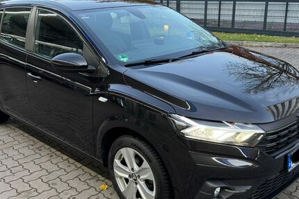 Dacia Sandero 75.000 km 10.999 € Hamburg 20144