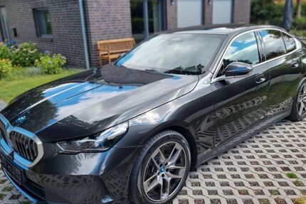 BMW i5 15.300 km 53.900 € Hamburg 21077