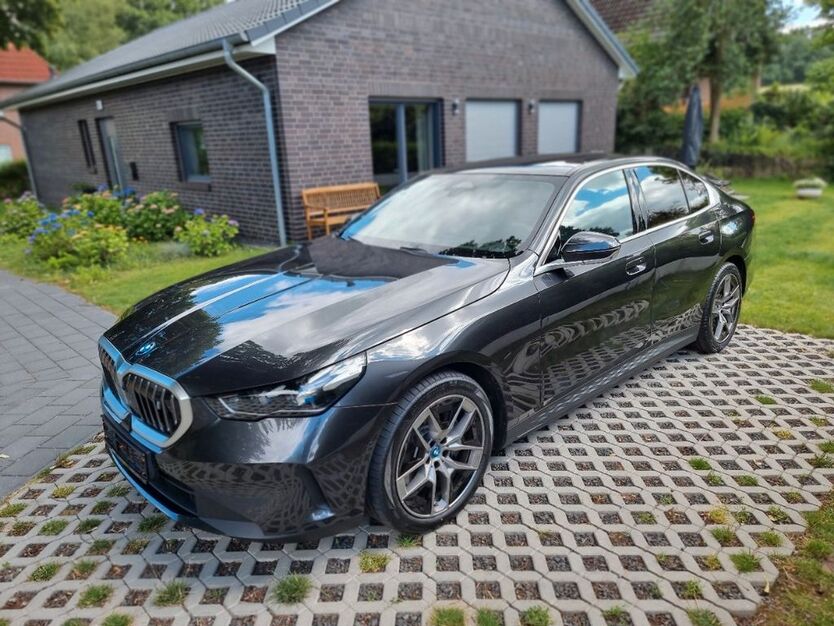 BMW i5 15.300 km 53.900 € Hamburg 21077