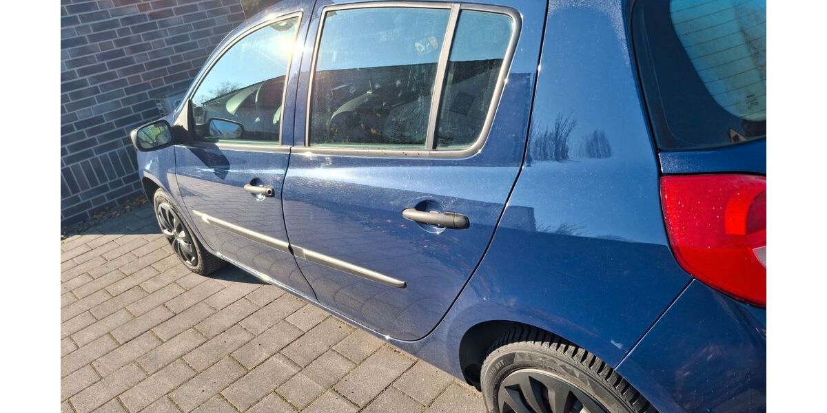Renault Clio 20.000 km 4.900 &euro; Hamburg 22117