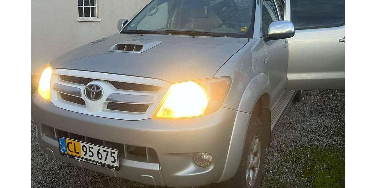 Toyota Hilux 244.159 km 9.900 &euro; Hamburg 20537