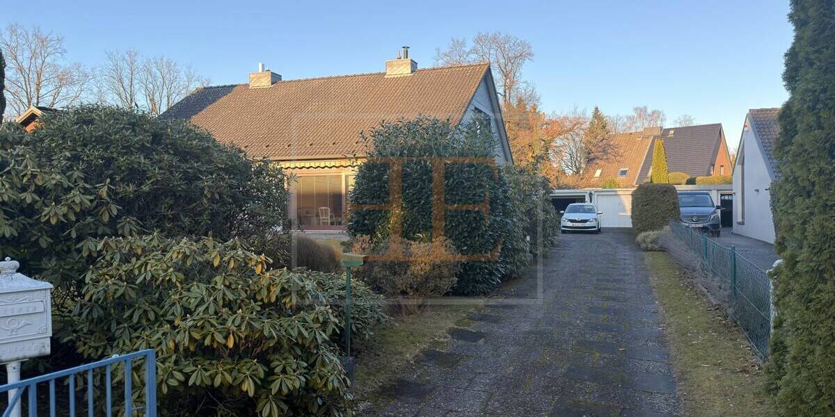 Klassische DHH mit Vollkeller und Garage in ruhiger Sackgassenlage von Ahrensburg - Doppelhaushälfte Ahrensburg | Angebot:26121169