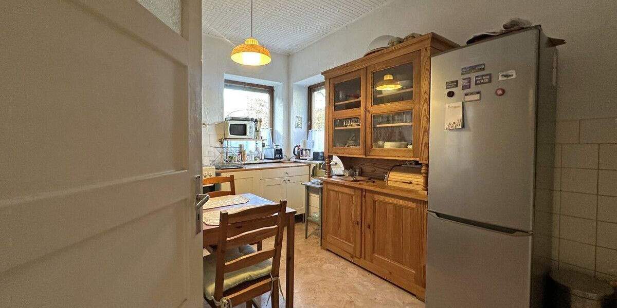 Altbau-Doppelhaushälfte mit großem Garten 4 zimmer