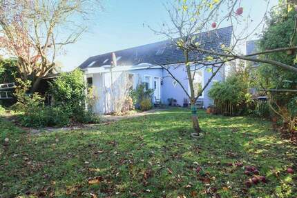 Willkommen zuhause: Gepflegte Doppelhaushälfte samt Garten in Citylage 4 zimmer