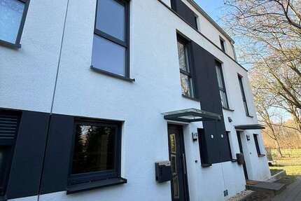Haus zum Mieten in Norderstedt 2.100 € 119.65 m² 4 zimmer