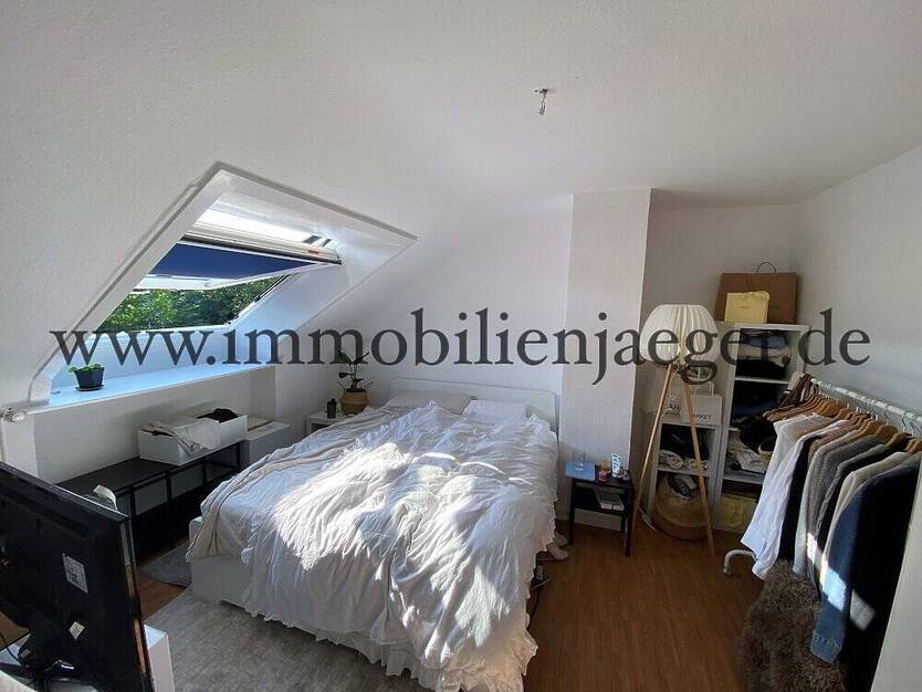 Zentrales Garstedt zw. Meyers-Mühle und EKZ Herold-Center - DachWohnung mit EBK - Sitzbadewanne