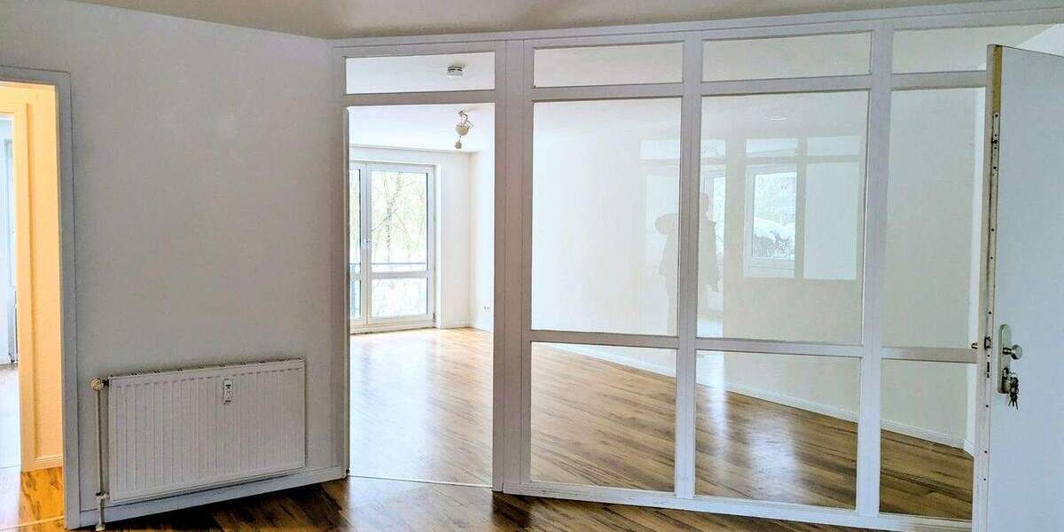 Große 1 22-Zimmer-Wohnung mit Balkon, Einbauküche und Vollbad! 3 zimmer