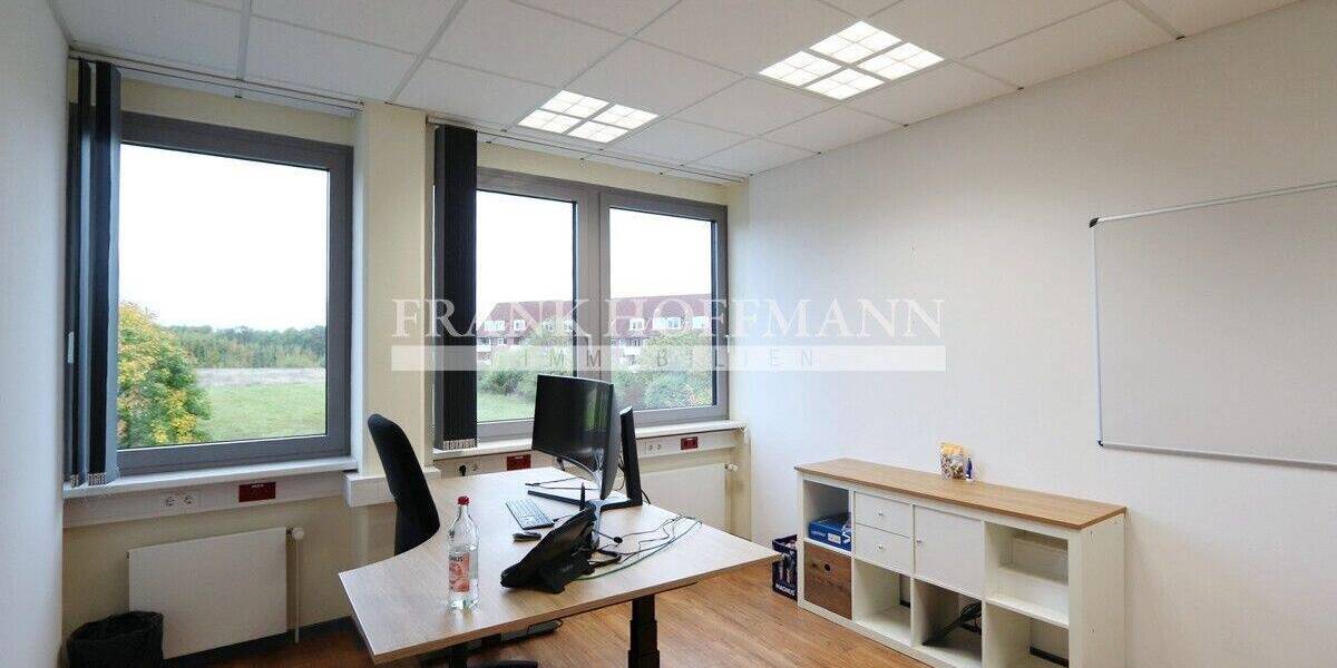Flexible Bürofläche mit Stellplätzen und Keller in Quickborn zimmer