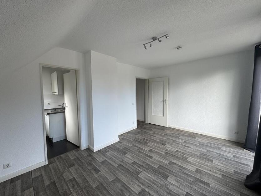 Modernisierte 1,5 -Zimmer-Wohnung mit ca. 36 m² Wohnfläche in zentraler Lage von Seevetal-Maschen zimmer