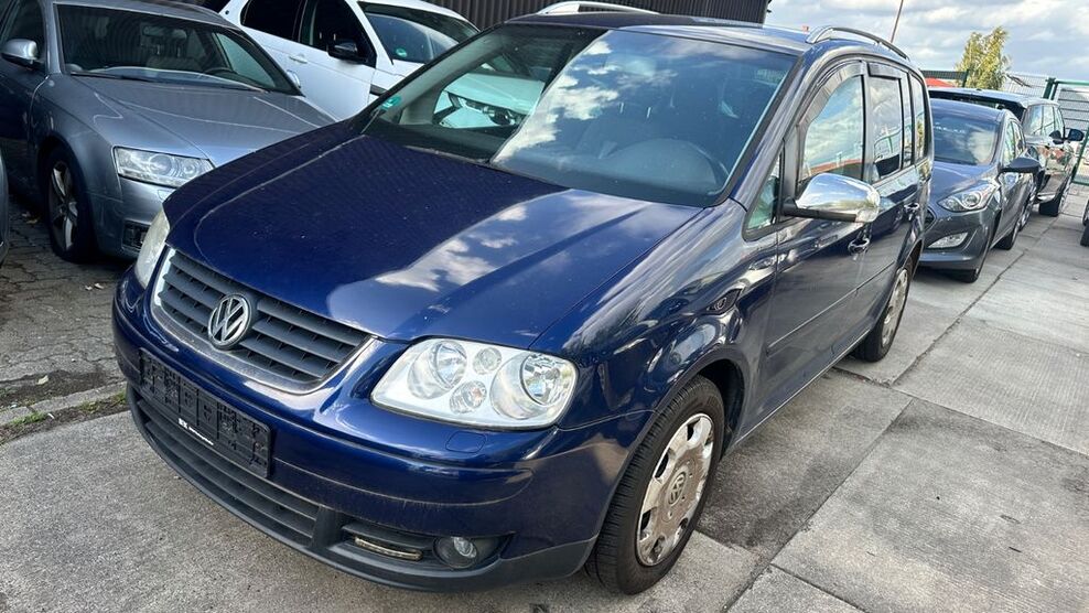 VW Touran 234.000 km 1.999 € Winsen/Luhe 21423
