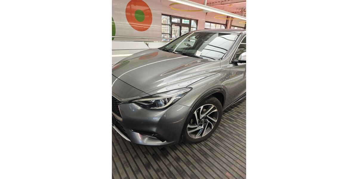 INFINITI Q30 130.000 km 13.000 &euro; Hamburg 21029