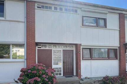 Vermietetes Reihenmittelhaus in Hamburg Lohbrügge Ein Angebot von IVD HAUSVERWALTUNG GERD VON DER HEIDE Immobilien GmbH 4 zimmer