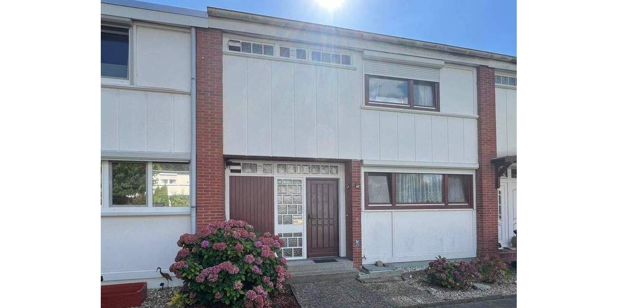 Vermietetes Reihenmittelhaus in Hamburg Lohbrügge Ein Angebot von IVD HAUSVERWALTUNG GERD VON DER HEIDE Immobilien GmbH 4 zimmer