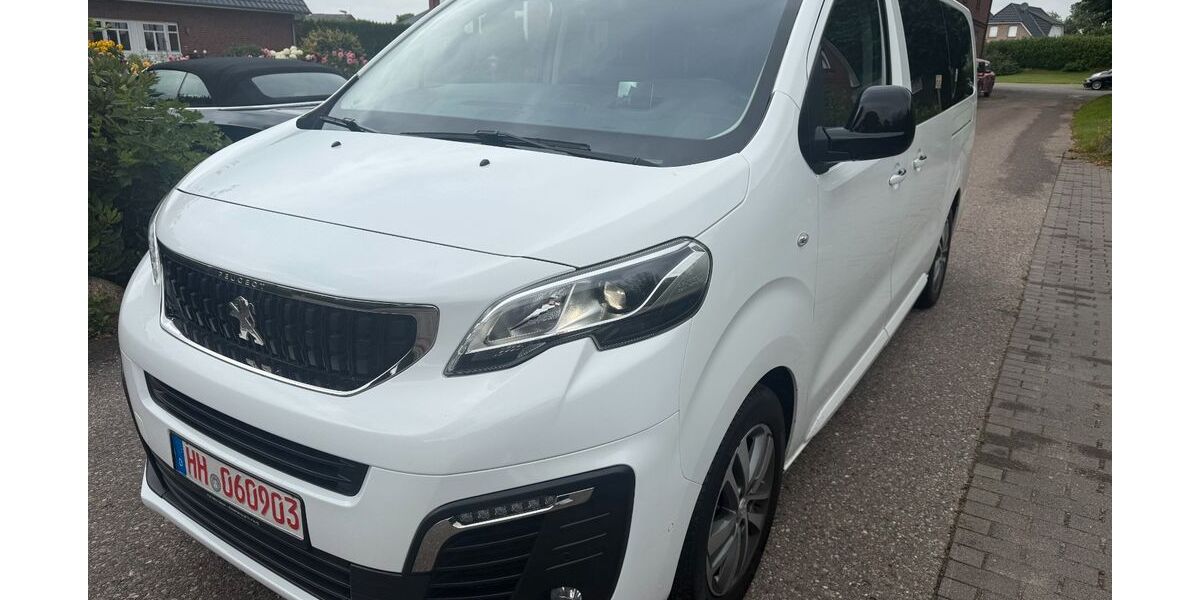 Peugeot Traveller 140.000 km 26.900 € Braak 22145