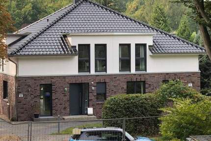 Direkt vom Bauunternehmen ! Südlage ! Doppelhaushälfte in begehrter Lage in HH-Sasel. 4 zimmer