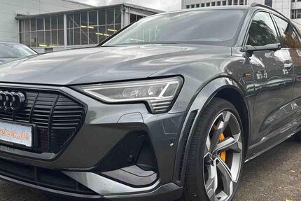 Audi e-tron 94.293 km 39.950 € Hamburg 22047