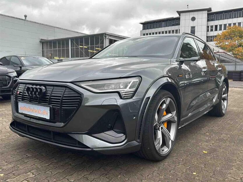 Audi e-tron 94.293 km 39.950 € Hamburg 22047