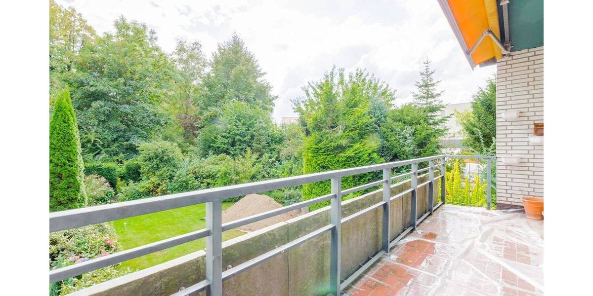 Familienwohnung mit Schwimmbad: Direkt am Poppenbüttler Markt auf einer Ebene wohnen 5 zimmer