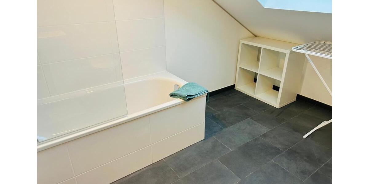 Wohnen auf Zeit: Neubauwohnung im charmantem Bestandshaus 3 zimmer