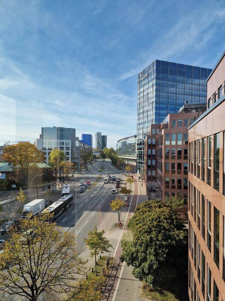 Arbeiten mit Ausblick direkt gegenüber vom Michel - All-in-Miete
