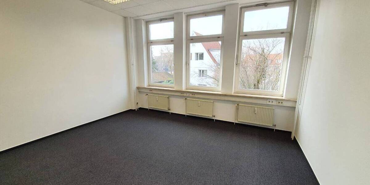 Gewerbeobjekt Hamburg Lokstedt - 7 Zimmer, 184 m&sup2;, 1.472&euro; | Angebot:25733909