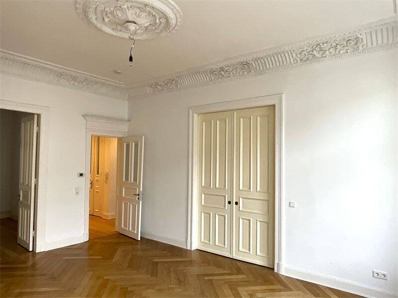 Mittendrin und ruhig - 5 Zimmer WHG, ca. 134 m², WG geeignet, im 3. OG am Steindamm, St. Georg