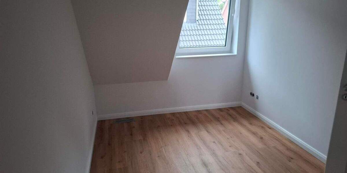 Doppelhaushälfte Quickborn - 5 Zimmer, 127 m&sup2;, 2.090&euro; | Angebot:25734072