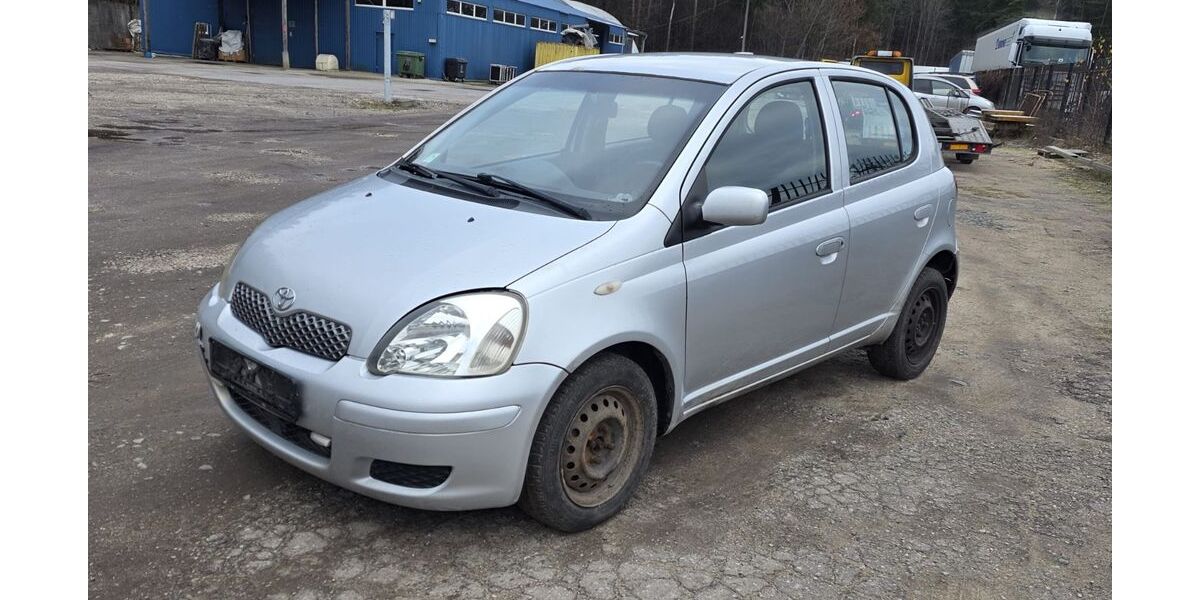 Toyota Yaris 214.542 km 1.500 &euro; hamburg 20539