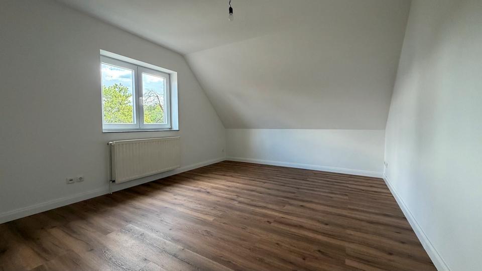 Doppelhaushälfte Wedel - 4 Zimmer, 120 m&sup2;, 2.000&euro; | Angebot:26527076