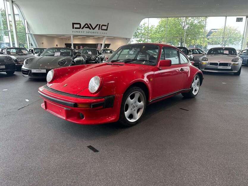 911