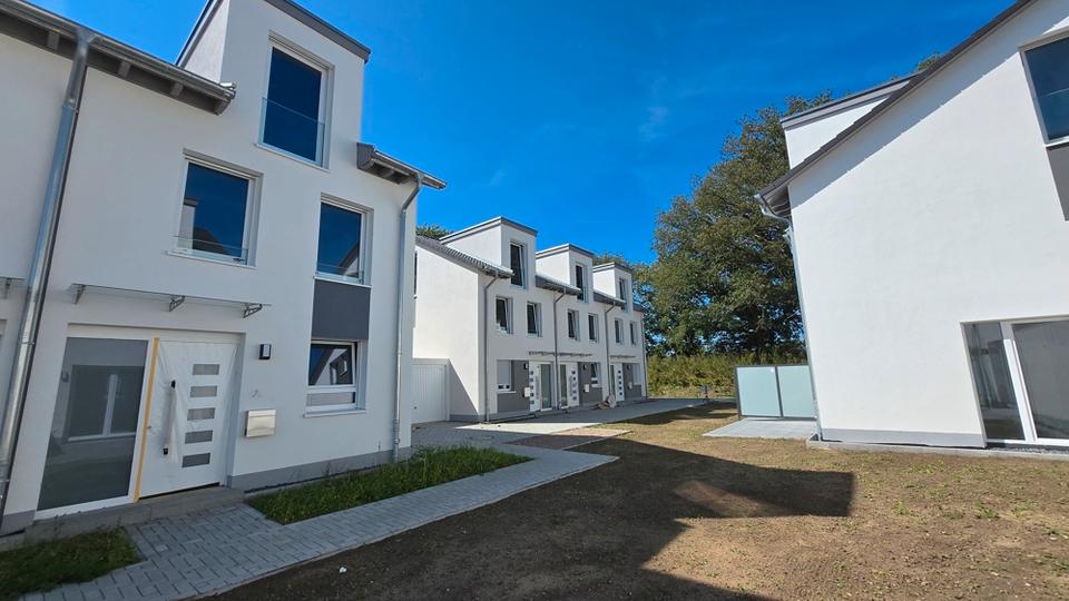 Reihenhaus Norderstedt Glashütte - 5 Zimmer, 140 m&sup2;, 2.100&euro; | Angebot:25544706