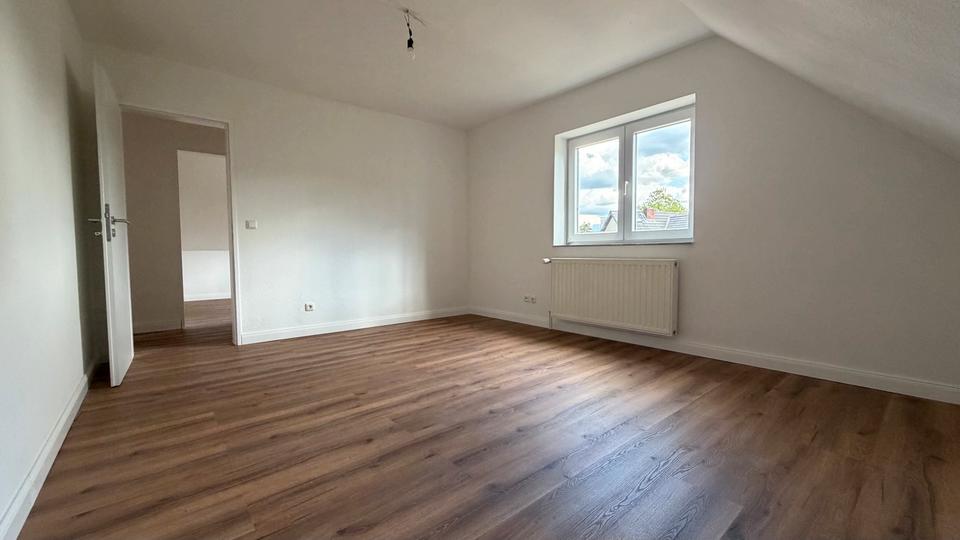Doppelhaushälfte Wedel - 4 Zimmer, 120 m&sup2;, 2.000&euro; | Angebot:26527076