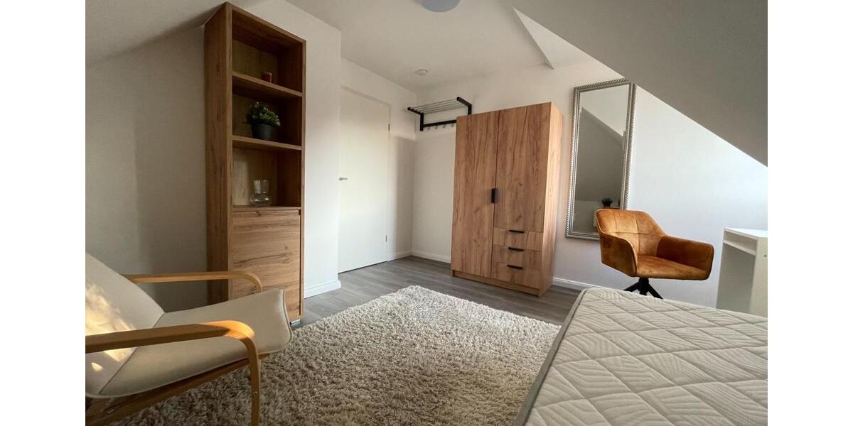 Möblierte WG-Zimmer in frisch sanierter Wohnung – Elbgaustraße 1 zimmer