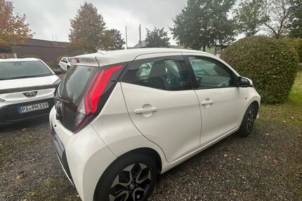 Toyota Aygo (X) 82.000 km 7.450 € Tornesch 25436