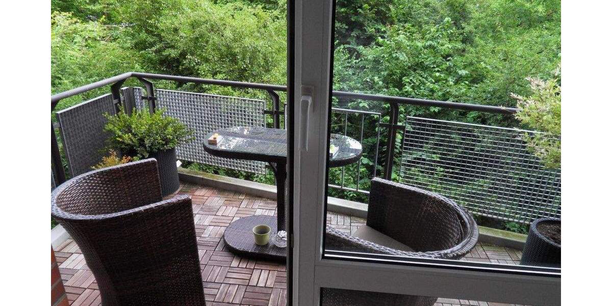 Große 1 22-Zimmer-Wohnung mit Balkon, Einbauküche und Vollbad! 3 zimmer