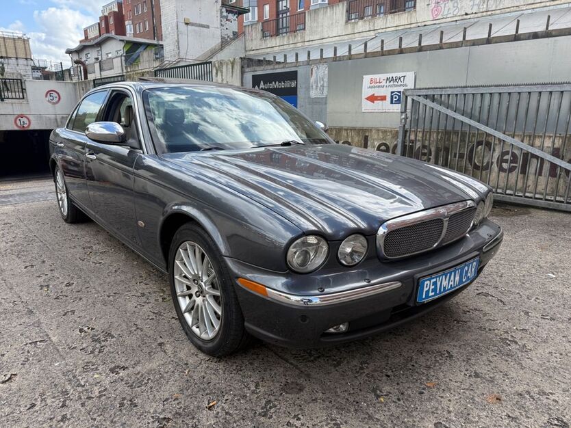 Jaguar XJ 154.000 km 11.900 € Hamburg 22111