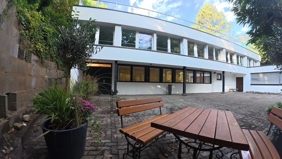 Außergewöhnliche Fläche am Fuß der Schwarzen Berge - komplett saniert, Erstbezug - Erdgeschoßwohnung Rosengarten Ehestorf | Angebot:27529474