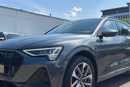 Audi e-tron 63.581 km 36.158 &euro; Hamburg 22047