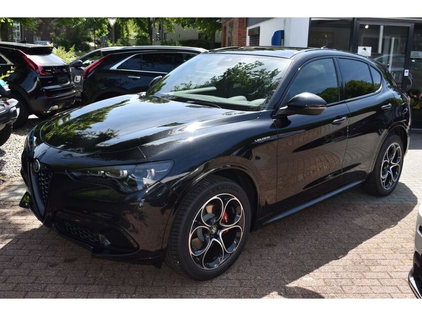 Alfa Romeo Stelvio 4.950 km 52.960 € Hamburg 22391