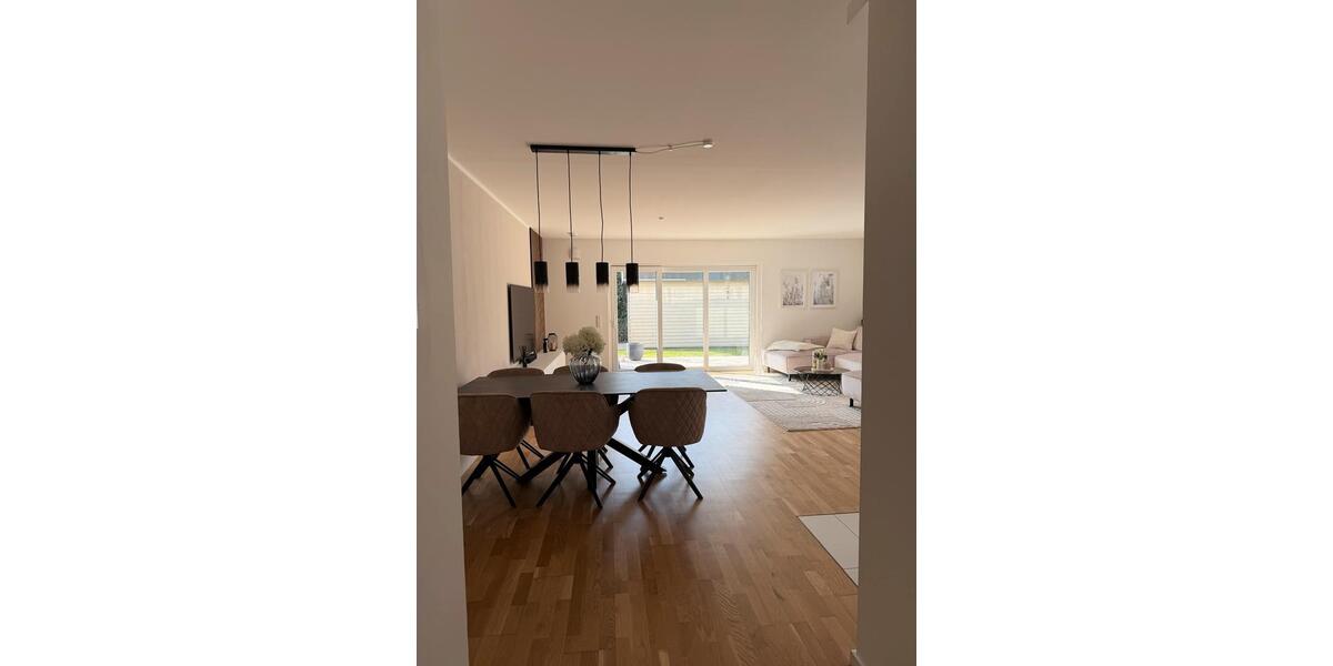 Erdgeschoßwohnung Quickborn - 4 Zimmer, 120 m&sup2;, 1.687&euro; | Angebot:25350547